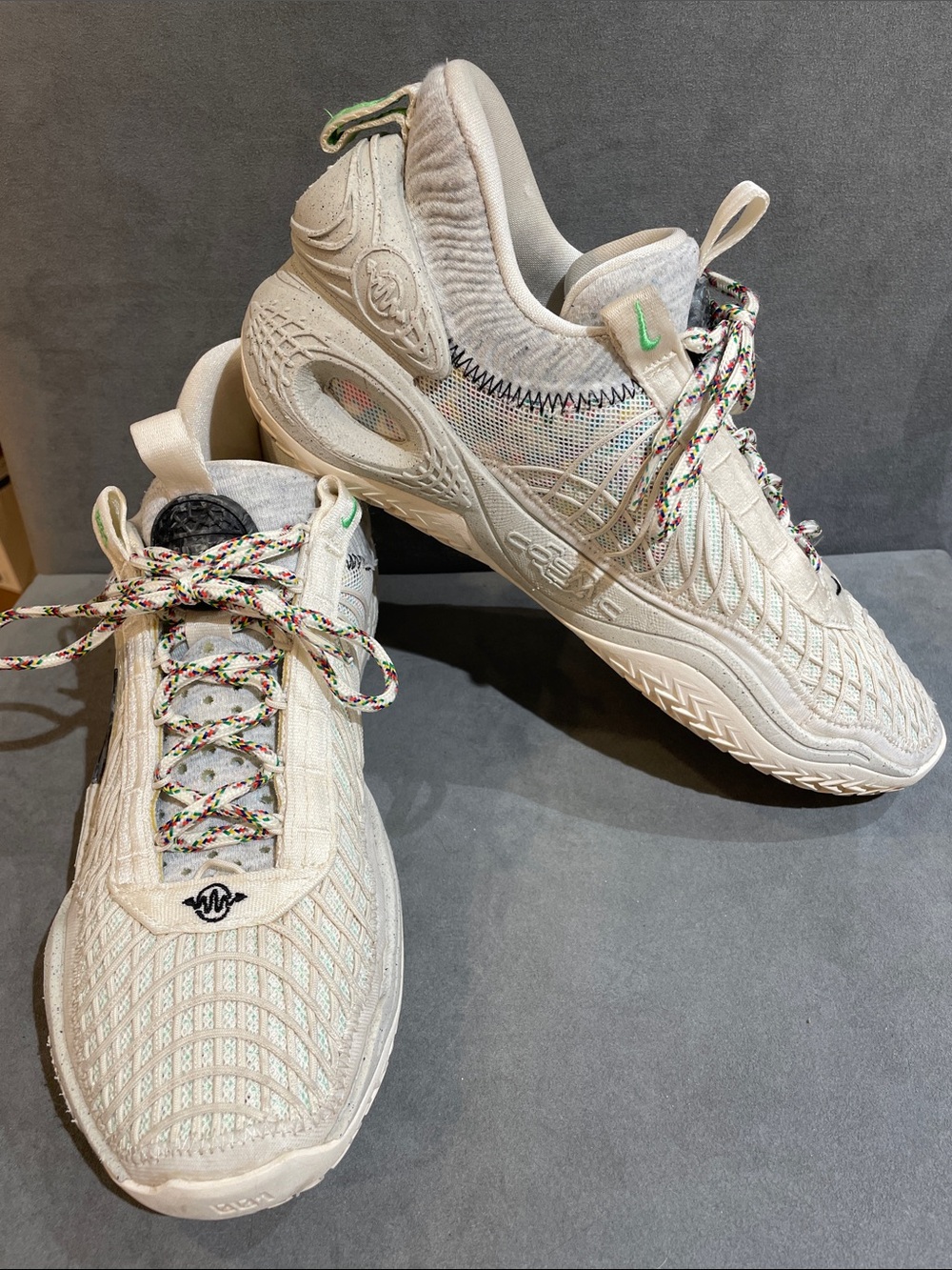 Nike Cosmic Unity Men’s 10.5 Basketball Sneakers Natural Cream Multicolor Laces